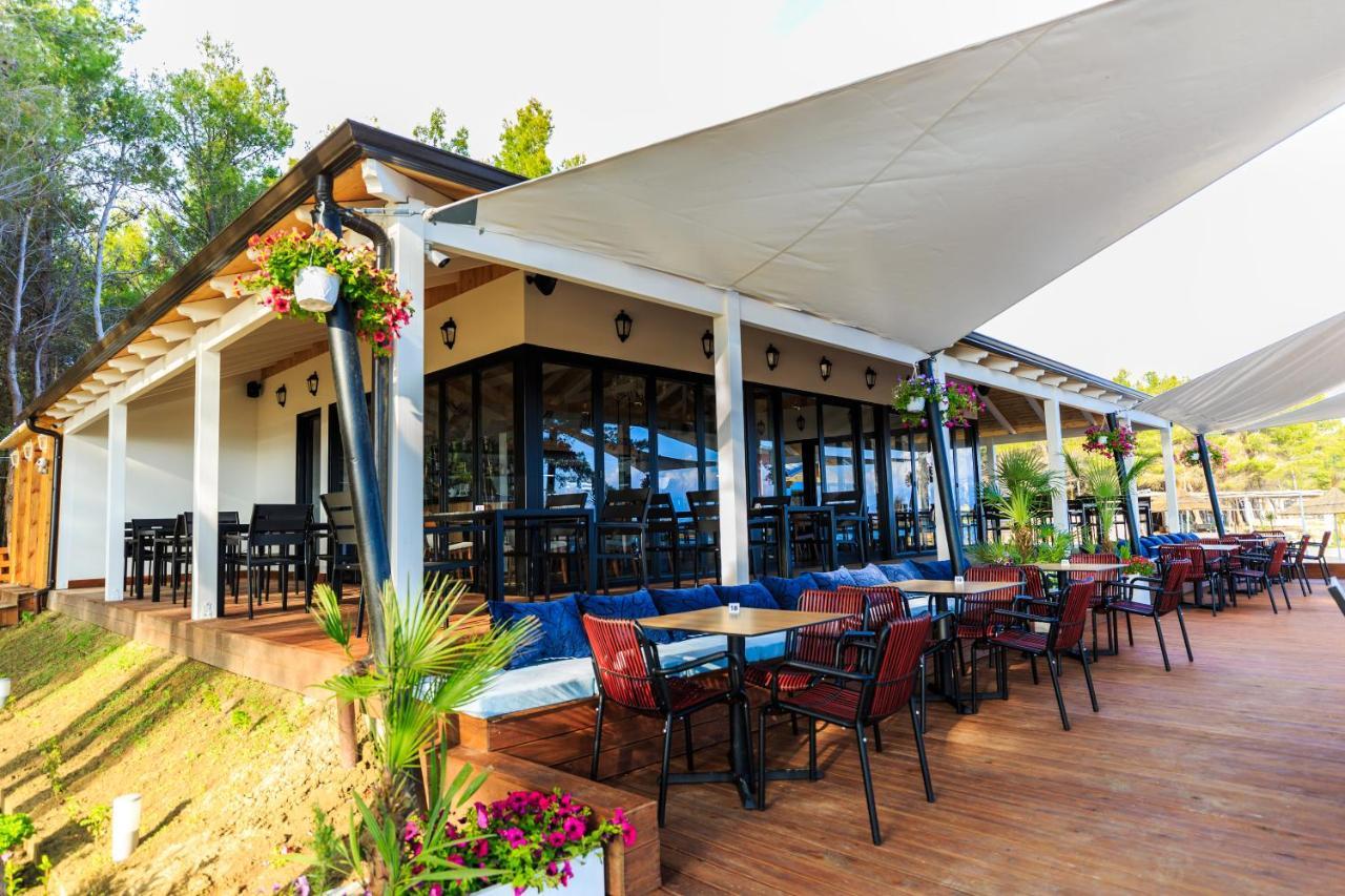 Ecuador Resort Zvernec Bagian luar foto